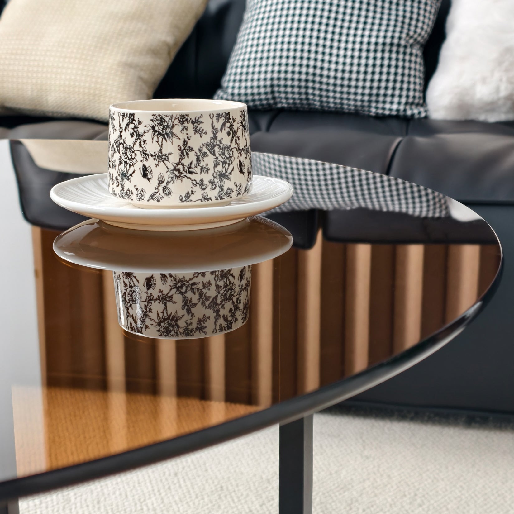 Modern Round Coffee Table Circle Amber-Tinted Tempered Glass Cocktail Table with 2-Tier